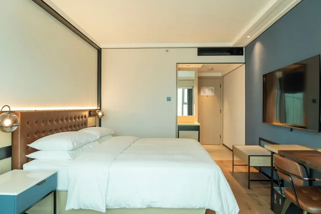Premium, Queen Bed, Four Points By Sheraton 3/10