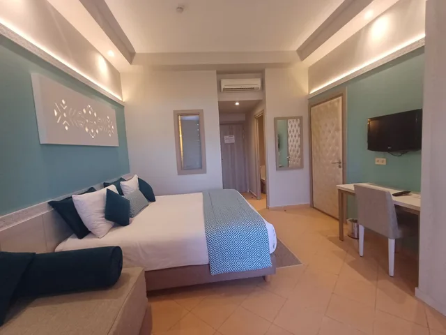 Interconnecting Room Com1، Aqua Mirage Club & Aqua Parc - All Inclusive 1/6