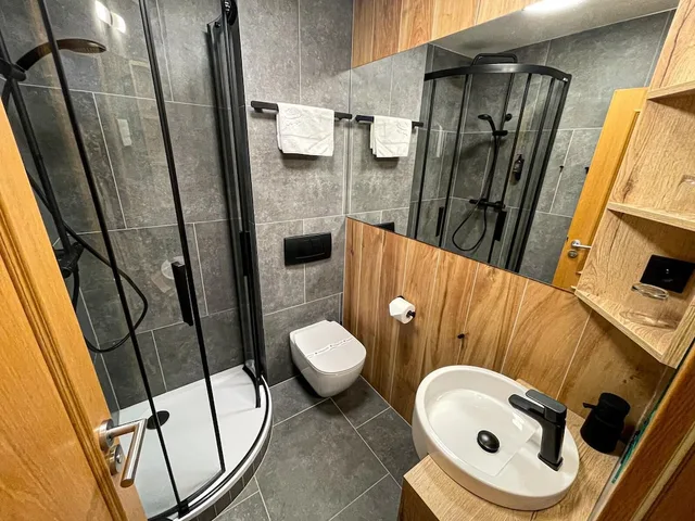 غرفة قياسية بسرير كوين، Hotel Grand 6/7