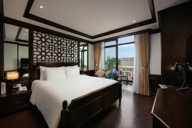 جناح بشرفة، MAY DE VILLE Crown Hotel 1/1