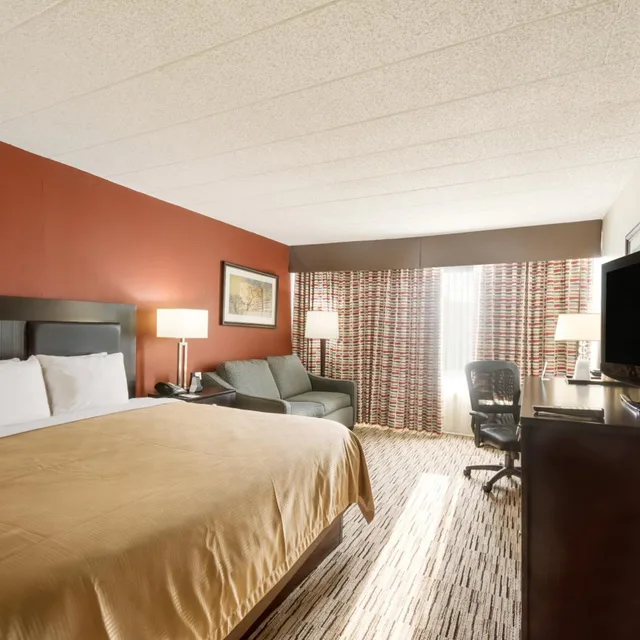 غرفة ديلوكس بسرير كينج، Exton Hotel And Conference Center 1/9
