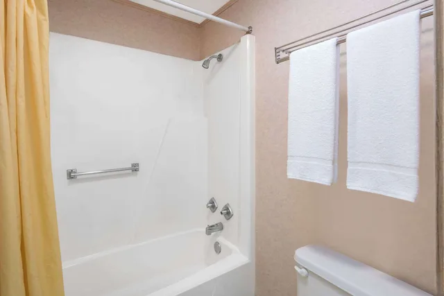 Room, Queen Bed, Smoking, Knights Inn Canton 2/2