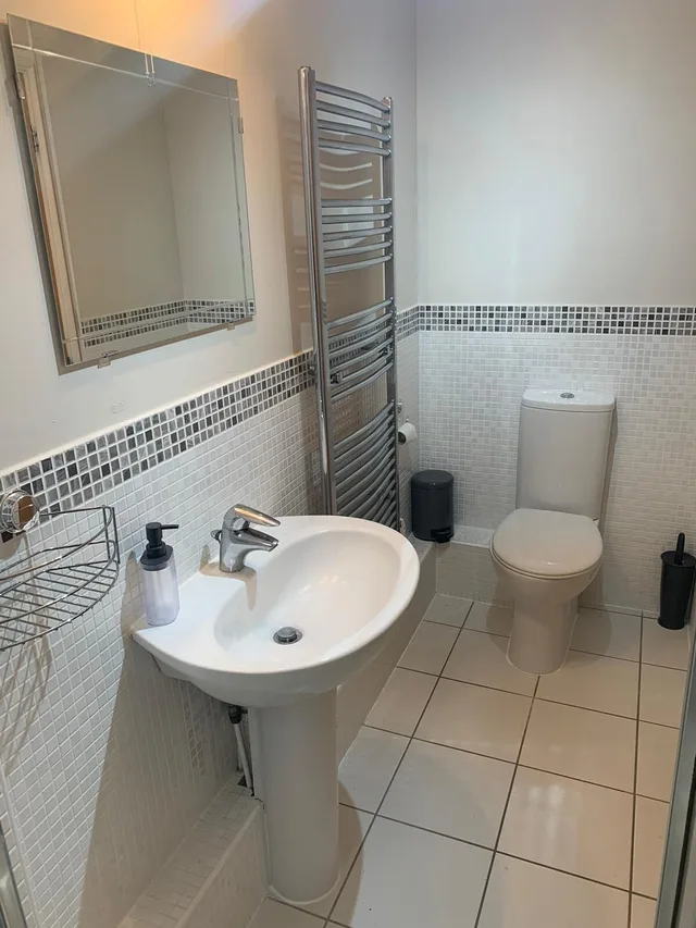 Basic, Penthouse, Apartment, 2 Double Beds, River View، Whitehouse Guest House 6/10