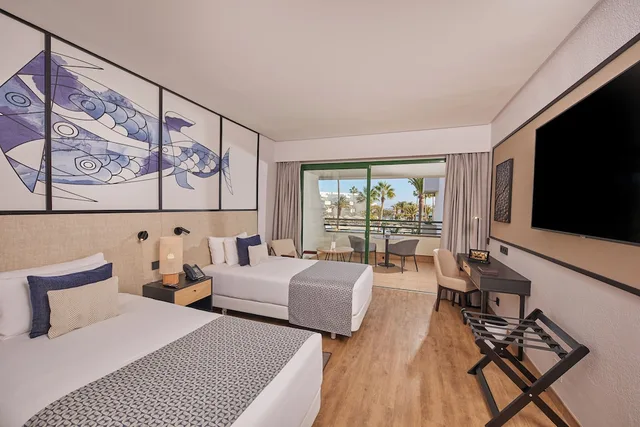 Preferred Club, 1 King and 1 Single Beds, Pool View, Terrace، Dreams Lanzarote Playa Dorada Resort Spa 1/6