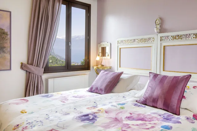 غرفة كلاسيكية بسرير كوين بإطلالة على البحيرة، Boutique Hotel Villa Sostaga 5/10