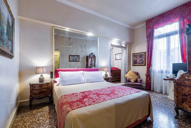 غرفة سوبيريور بسرير كوين، Palazzo Odoni 2/6
