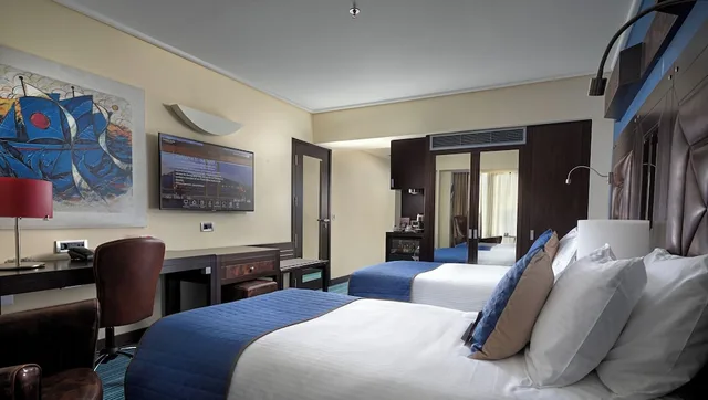 غرفة بريميوم بسريرين مزدوجين مع دخول صالة النادي، Crowne Plaza Athens City Centre 9/10