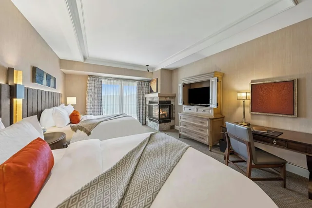 Family Suite, 2 Queen Beds, Valley View, Sofa، The St. Regis Deer Valley 2/10