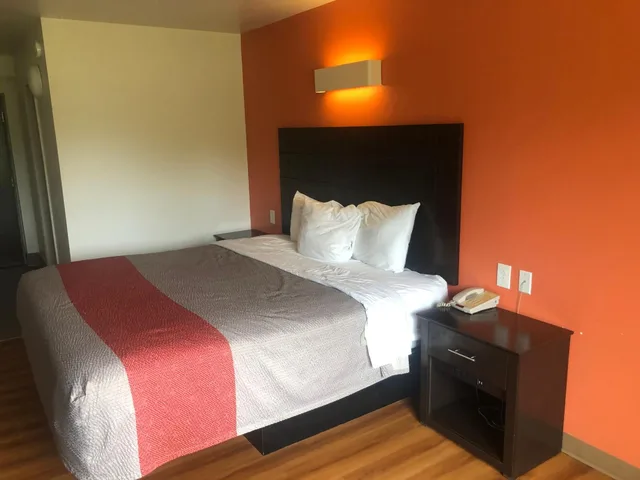 غرفة بسرير كينج، Motel6 Peoria, IL 7/10