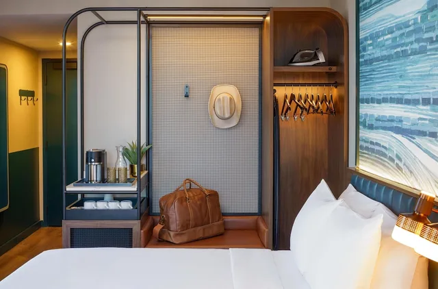 غرفة ديلوكس بسرير كينج، Caption by Hyatt Downtown Nashville The Gulch 4/6