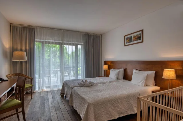 Room, Triple, Bathtub, Tisza Balneum Thermal Hotel 2/7