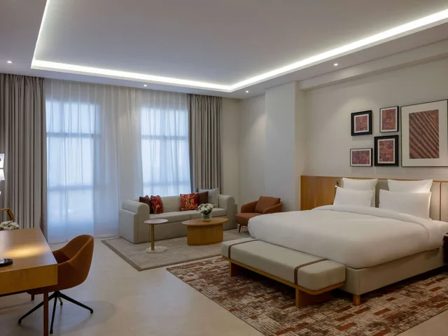 جناح ديلوكس بسرير كينج مع أريكة، فندق ميركيور خميس مشيط(Mercure Hotel Khamis Mushayt) 1/6