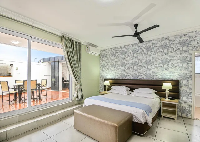 جناح سوبيريور، BLUE MARLIN HOTEL 2/4