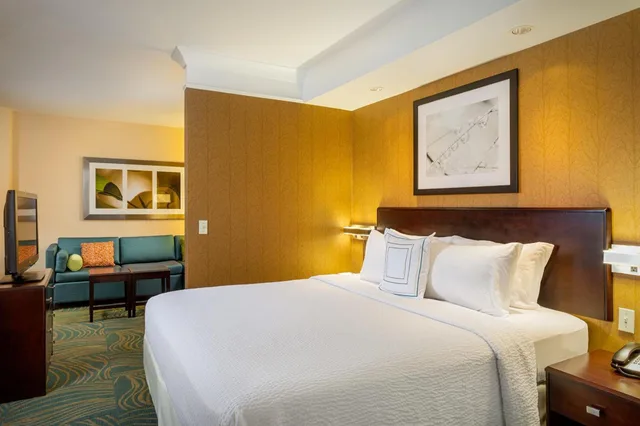 Pure, Wellness, Suite, 2 Queen Beds, Sofa، SpringHill Suites by Marriott Modesto 1/2