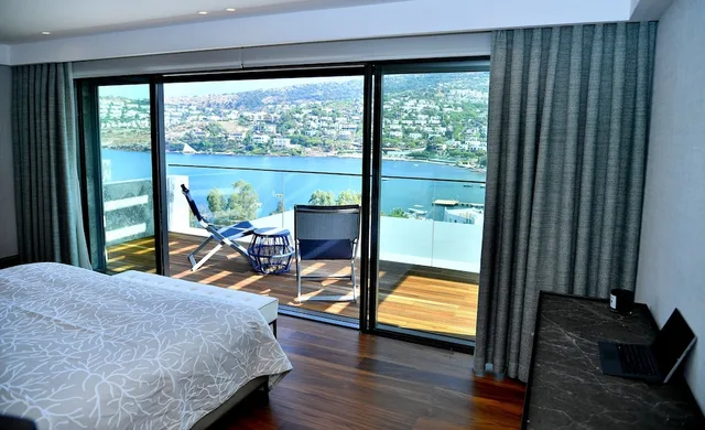 Deluxe, Suite, Queen Bed, Sea View, Mare Deluxe Residences and Villas 2/10