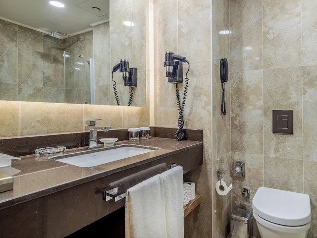 غرفة قياسية بسرير كوين بإطلالة على البحر، Holiday Inn Antalya - Lara 7/8