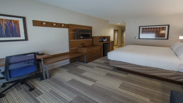 جناح، Holiday Inn Express Gatlinburg Downtown 6/10