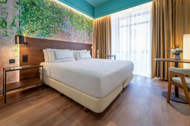 Connecting, Melia, King Bed، Melia Granada 3/8