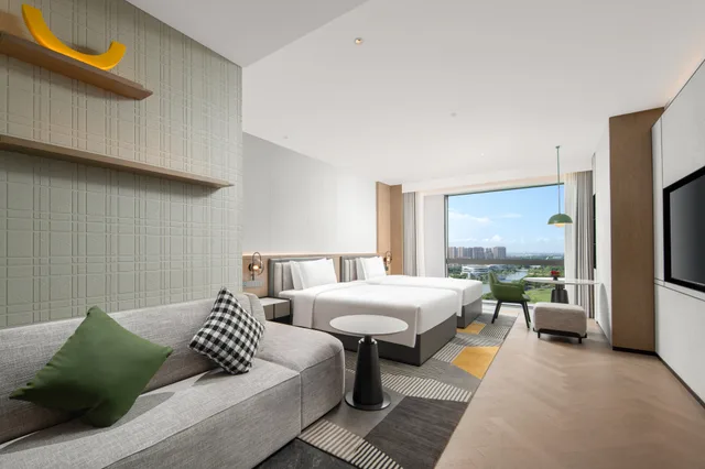 غرفة قياسية بسريرين مزدوجين بإطلالة على النهر في طابق مرتفع، Holiday Inn Kunshan East 2/3