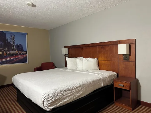 غرفة بسرير كينج، Americas Best Value Inn Fargo 5/10