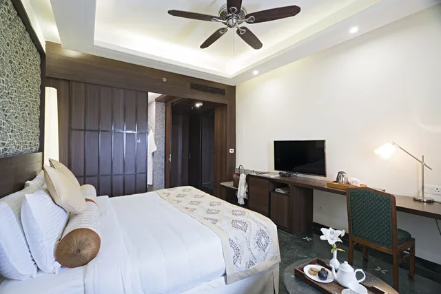 Club, King Bed, Hotel Clarks Amer Jaipur 3/7