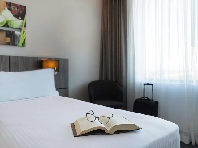غرفة ديلوكس بسرير كينج، Mercure Sydney Bankstown 4/5