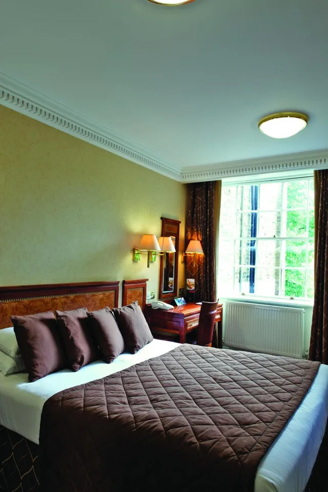 Room, Triple, Sofa, Grange Clarendon Hotel 5/10