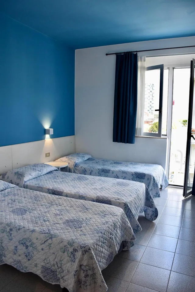 غرفة ثلاثية، HOTEL PORTOFINO 3/10