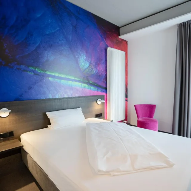 غرفة قياسية بسرير كوين، Qubixx StadtMitteHotel 1/10