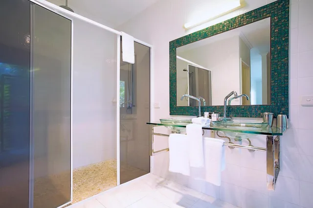 2 Bedrooms, Penthouse, 2 Bathrooms, Hot Tub, Balcony, Top Floor، at Waterfront Whitsunday Retreat - Adults Only 7/7