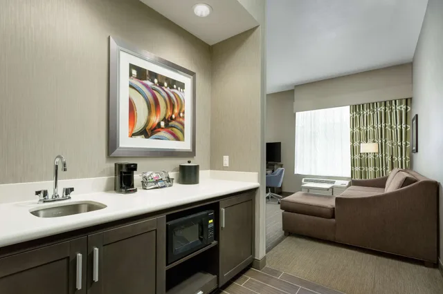 استوديو بسرير كينج مع أريكة لذوي الإعاقة، Hampton Inn & Suites Napa 10/10