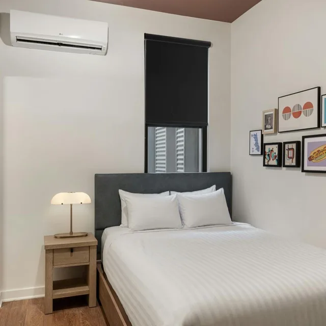 Cozy, Studio, Queen Bed, No View, Accessible, Found Hotel Chicago River North 1/5