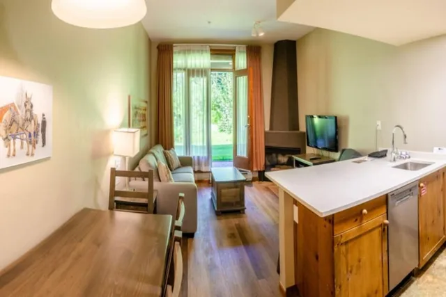 1 Bedroom, Family Suite, 2 Queen Beds, Sofa, Nancy Greene's Cahilty Lodge 7/10