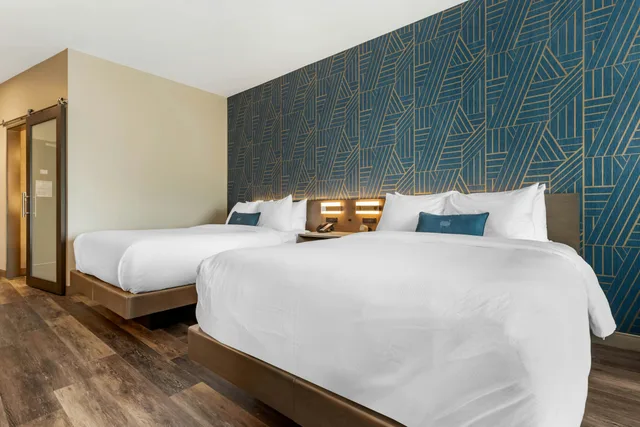 غرفة ركنية بسريرين كوين، DoubleTree by Hilton Summerville Nexton 2/3