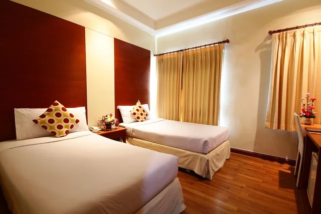 Superior, Twin Beds, Calypzo Bangkok 2/10