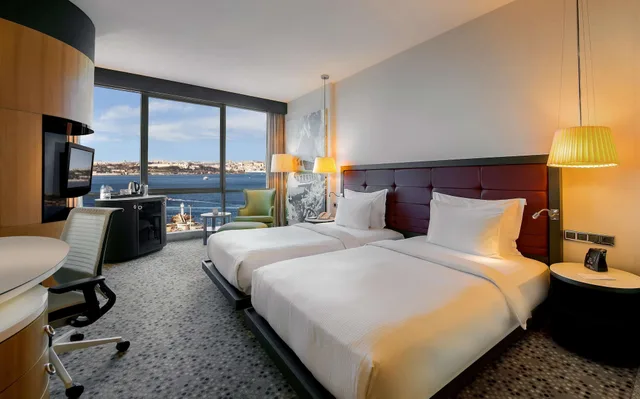 Deluxe, Twin Beds, Sea View, Bathtub, Doubletree By Hilton Hotel Istanbul - Moda 3/10