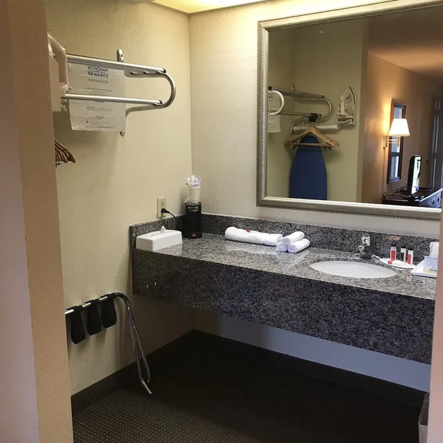 غرفة بسرير كوين للمدخنين، Days Inn by Wyndham Metter 3/3