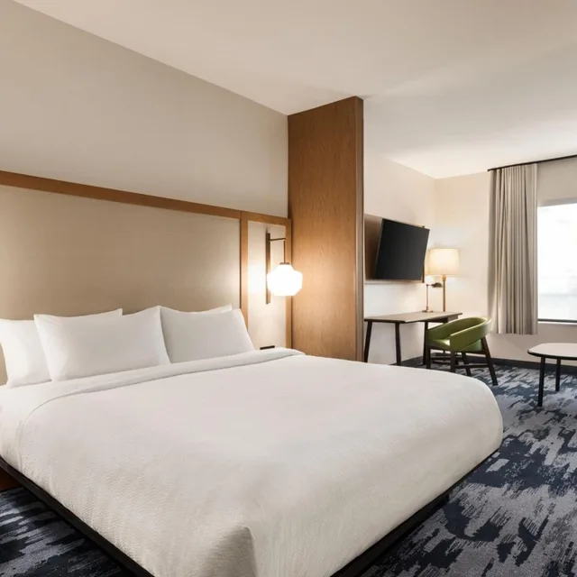 جناح تنفيذي بسرير كينج مع أريكة، Fairfield Inn & Suites by Marriott Bonita Springs 1/9