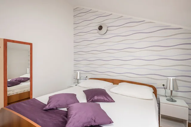 شقة كلاسيكية بسرير مزدوج وسريرين منفصلين بإطلالة على الفناء بشرفة بغرفتي نوم، Villa Voinic 8/10