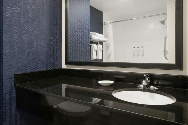 جناح بسريرين كوين بغرفة نوم واحدة مع أريكة، Fairfield Inn Suites By Marriott Olean 1/4