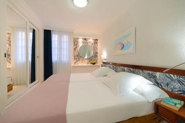 1 Bedroom, Apartment, Twin Beds, Garden View, Balcony or Terrace، Plus Fariones Apartments 1/5