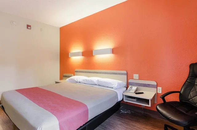 غرفة قياسية بسرير كينج لذوي الإعاقة، Motel6 Bristol, VA 9/10
