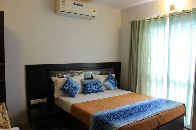 1 Bedroom, Family Suite, King Bed, Mount Residency 1/3