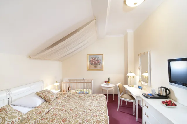 غرفة قياسية بسرير مزدوج مع أريكة، Alqush Downtown Hotel 4/6