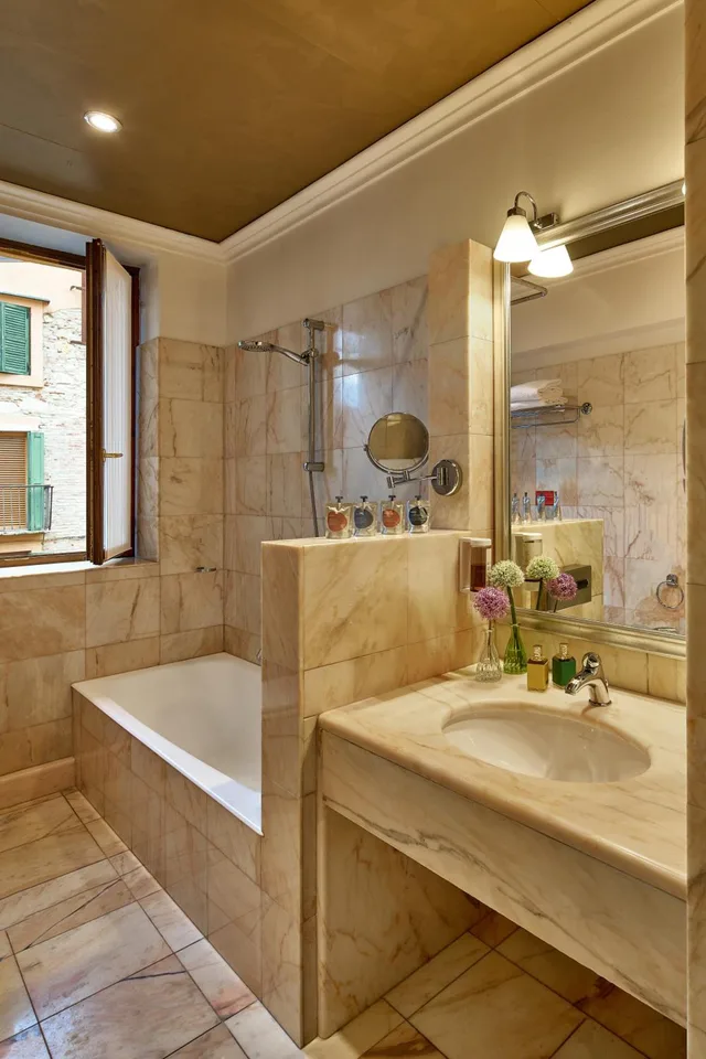 جناح جونيور بسرير كوين، Hotel Accademia Verona 3/3