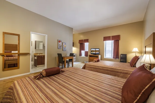استوديو بسريرين كوين بحمام خاص، Hotel Quartier des Spectacles 2/5