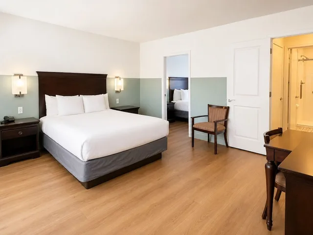 1 Bedroom, Suite, 2 Queen Beds, Balcony, Stargazer Inn And Suites 10/10