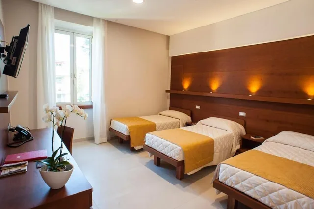 غرفة ثلاثية بسرير كوين وسرير فردي، CHECKIN VILLA ANGELINA 1/4