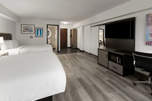 غرفة قياسية بسريرين كوين، La Quinta Inn & Suites Washington DC-Capital/NoMA 4/6