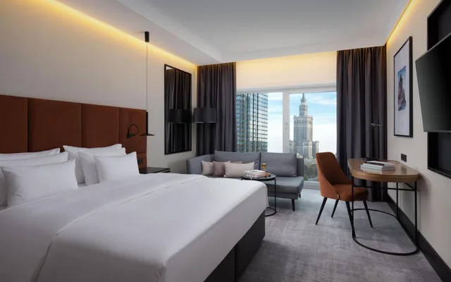 غرفة بريميوم بإطلالة على المدينة، Radisson Collection Hotel Warsaw 1/1